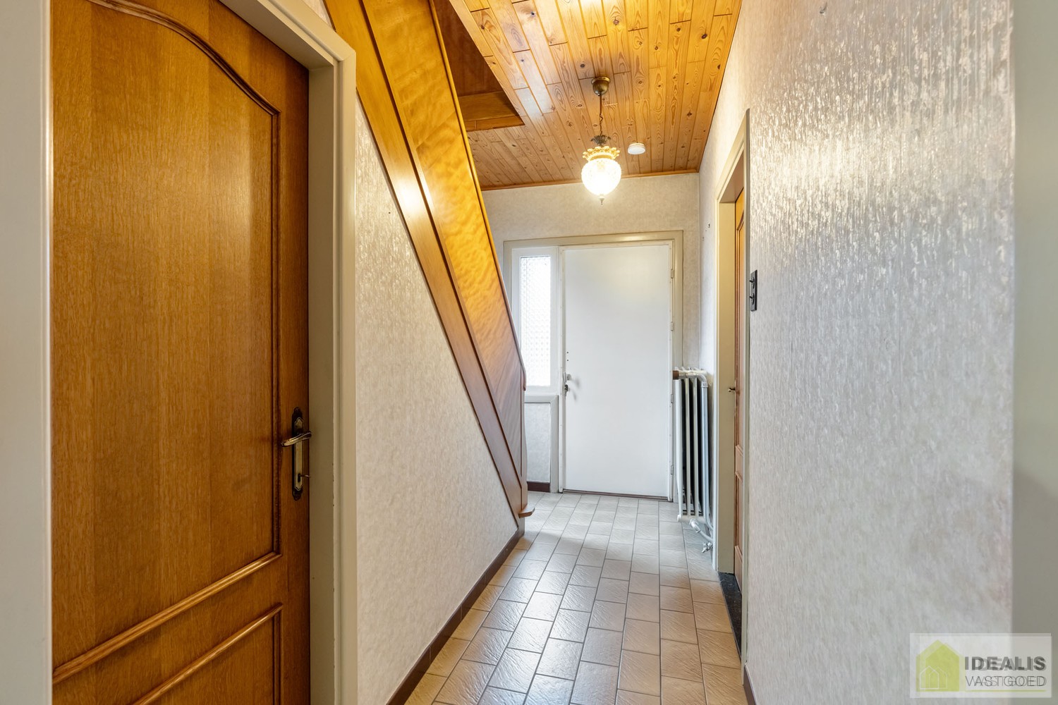 TE RENOVEREN WONING MET EEN RUIME WOONKAMER, KEUKEN MET EETKAMER, 4 AANGENAME SLAAPKAMERS WAARVAN 1 GELIJKVLOERS, BADKAMER, BERGING EN KELDER GELEGEN OP EEN PERCEEL VAN MAAR LIEFST 14A 94CA IN HET GEZELLIGE GROTE-BROGEL (PEER)! De woning omvat ca.150m² ne - foto 4