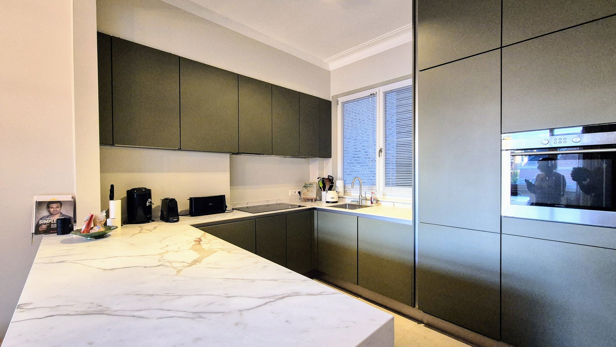 Lichtrijk en ruim appartement op toplocatie. - foto 3