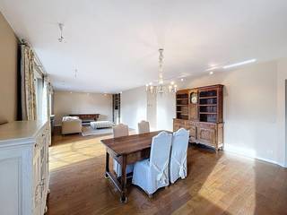 Op een absolute toplocatie in de Coppenolstraat vind je dit lichtrijke 1-slaapkamer appartement. Gelegen in een rustige zijstraat van de...