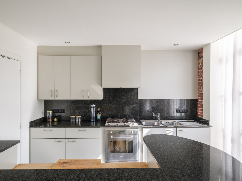 Ruime loft met industrieel karakter en twee terrassen, gelegen op de tweede bouwlijn aan de Lousbergskaai. - photo 4