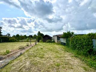 PRACHTIG gelegen af te breken huis - UNIEK OPEN ZICHT, en TOPGELEGEN in het mooie Sint-Denijs. Unieke kans voor wie een betaalbare bouwgrond...