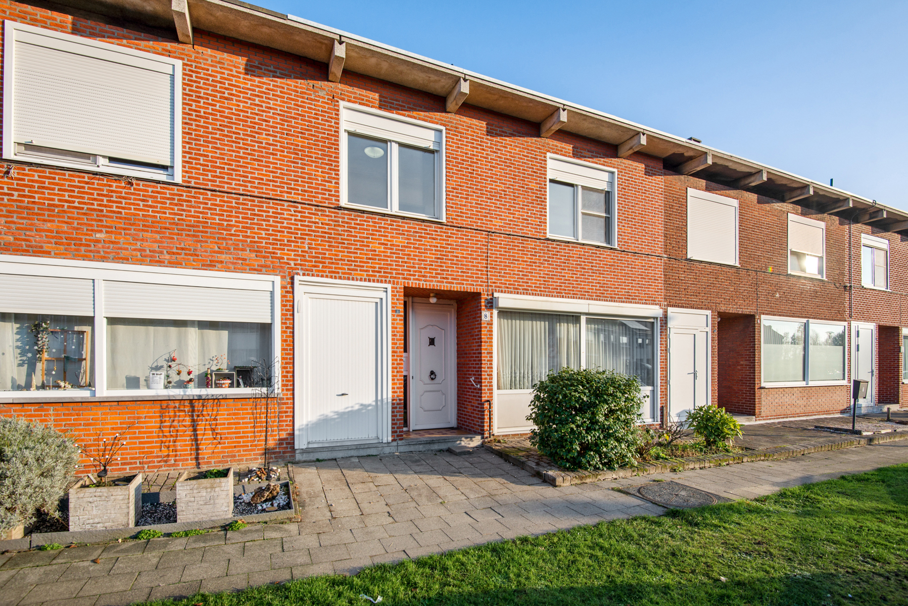 Te renoveren rijwoning met veel ruimte en gezellige stadstuin - foto 2