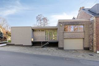 In een rustige en aangename straat in Teralfene (Affligem) bevindt zich deze ruime en lichtrijke 3-gevelwoning met tijdloze uitstraling. Achter...