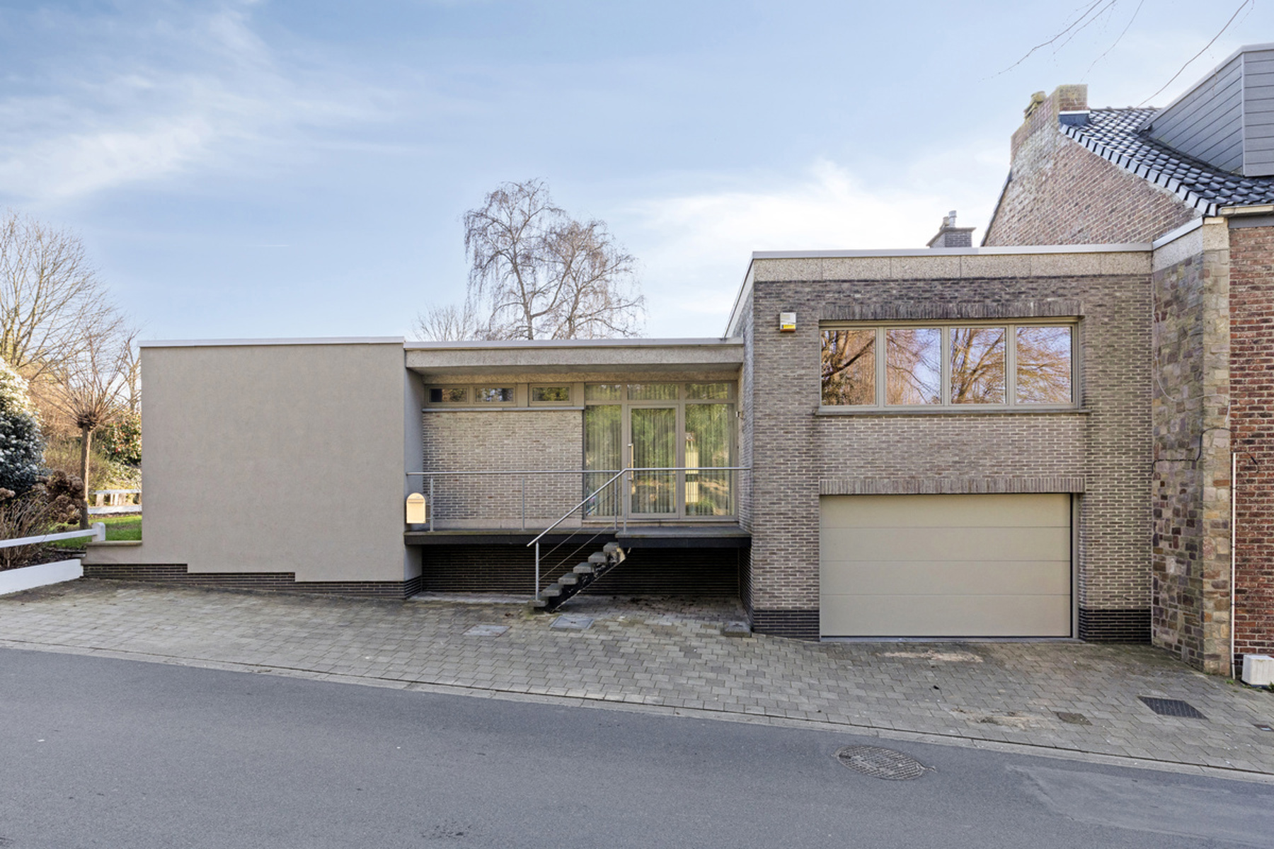 Ruime woning met 4 slaapkamers, tuin en garage te Affligem - foto 2