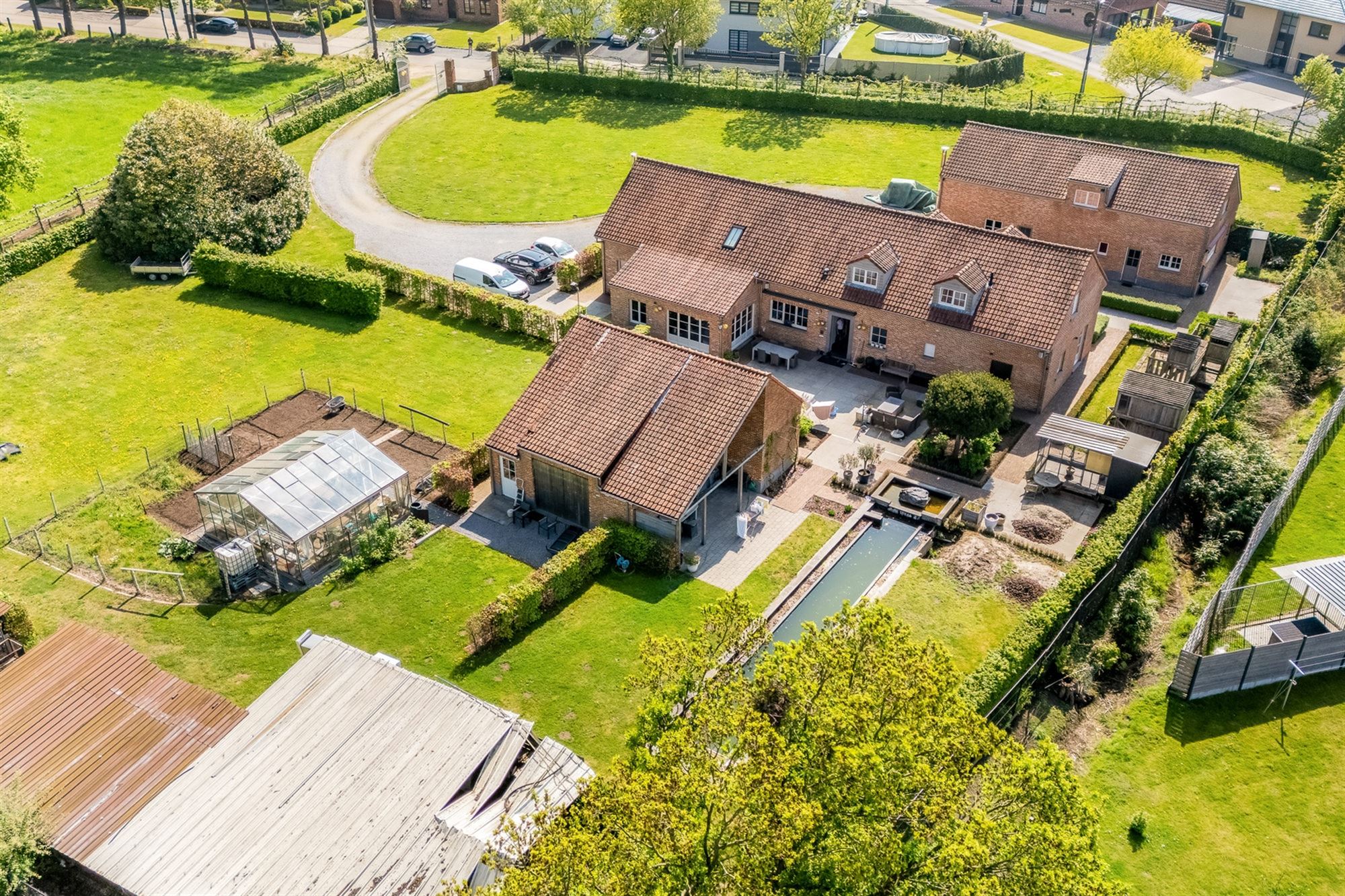 UNIEK EIGENDOM TE PAAL OP PERCEEL VAN MAAR LIEFST 1,2 HECTARE - foto 1