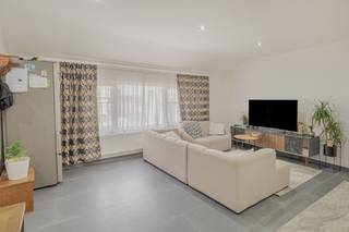 Welkom in dit ruime en lichtrijke duplex appartement in Willebroek. Deze woonst telt drie volwaardige slaapkamers en twee moderne badkamers wat...