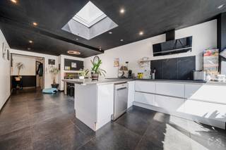 We Invest Ourthe-Amblève et Léna vous proposent cette belle maison située dans le village de Xhoris.Développant une superficie habitable d’environ...