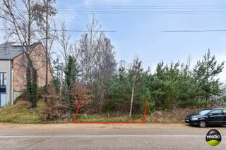 Deze bouwgrond voor een halfopen bebouwing bevindt zich aan de Oostereindestraat in Lummen, op een strategische locatie met vlotte verbindingen...