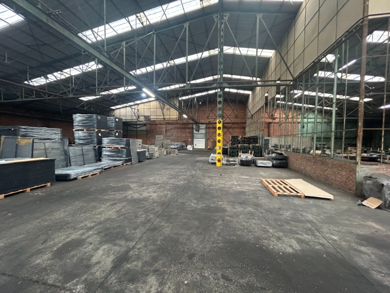 Ruim industrieel magazijn van ca. 6.900 m² met parkeerfaciliteiten - foto 5