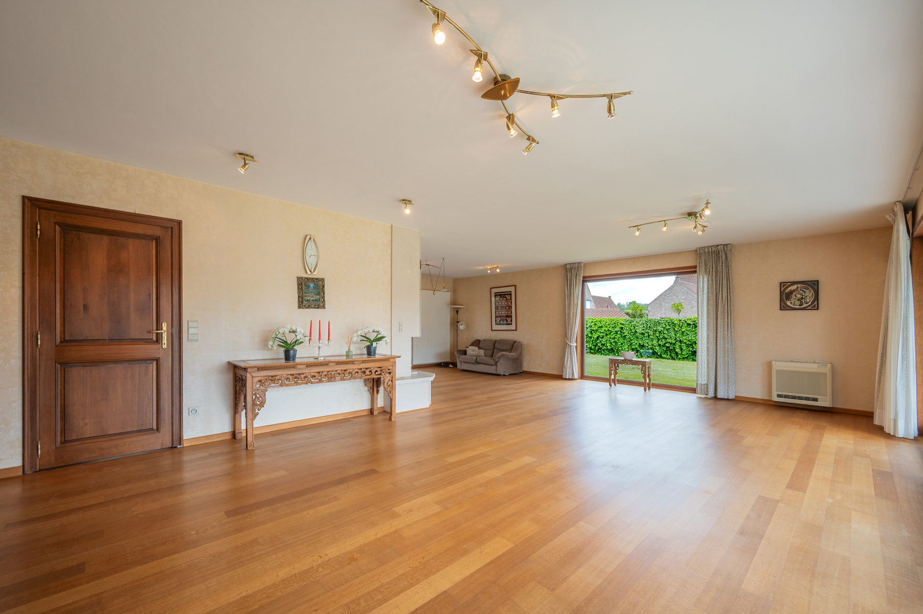 Bijzonder ruime woning aan einde van doodlopende straat - foto 4