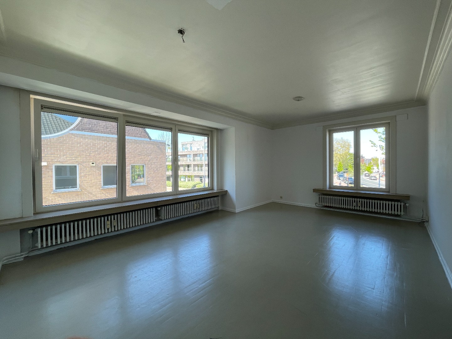 Ruim appartement met terras, 2 slaapkamers in half open bebouwing te Merelbeke centrum. - foto 2