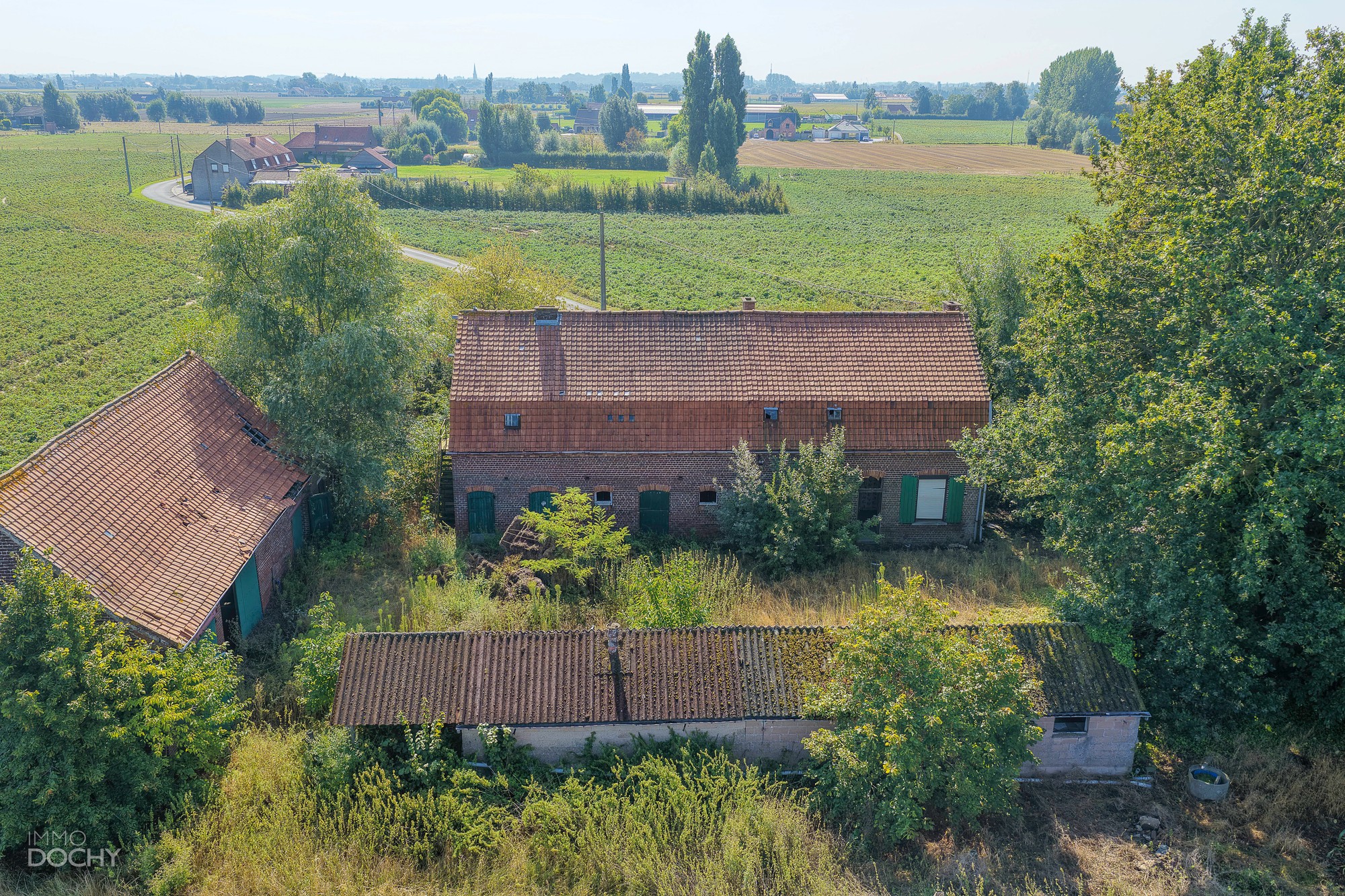 Ferme située au calme sur environ 1 hectare, bénéficiant de magnifiques vues dégagées. - foto 5