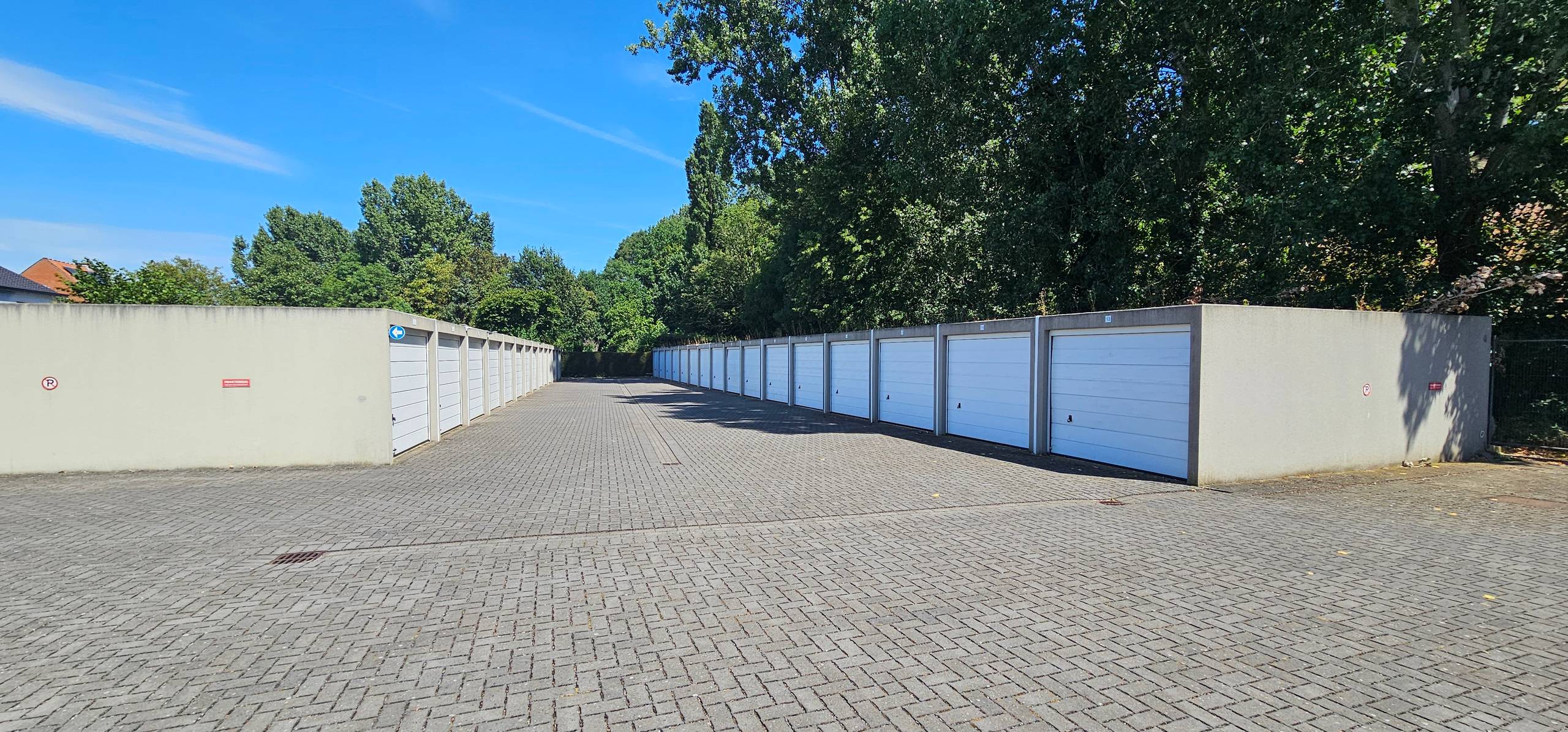 Garage for sale in Evergem