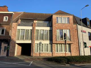 Aan de rustige achterzijde van residentie St. Eligius bevindt zich dit comfortabel gelijkvloers appartement in landelijk moderne stijl. Dankzij...