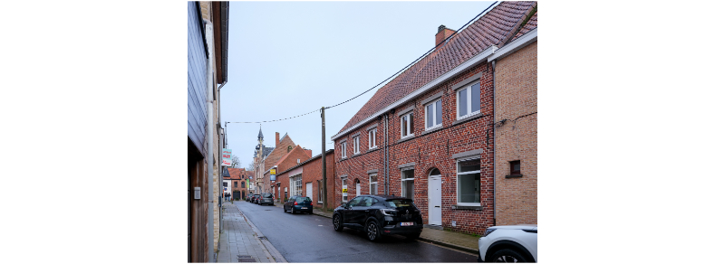 Moorslede-centrum. Rijwoning ideaal als starter of als investering te koop via een biedingssysteem. 4 slaapkamers. Gedeeltelijk te renoveren. Bieden kan toot 28 mei om 15u!! - foto 2