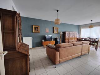 Om te bezoeken moet u zich aanmelden via ONZE ERA website! Instapklaar appartement met 2 slaapkamers in hartje VeurneOntdek dit centraal gelegen...