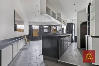 This commercial space (former café 'Den Ajuin') with living quarters at prime location is a unique for the enthusiast. On the ground floor is the former café area with toilet. The 2 floors can be converted into living space. There is also a basement. The attic can also be converted.Like to visit ? Marc 0475-595959