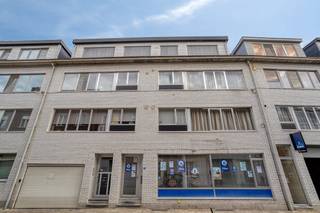 In the center of Herentals, a few steps from the Grote Markt, this office space is located on the ground floor. The office includes; - a private entrance hall- reception area- landscape office- meeting room- sanitary facilities- kitchen- dining area The building is also suitable for other purposes, such as a practice room. There is a parking space underground, which is currently partly used as a basement shed, separated by a stone wall.Register of measures: no