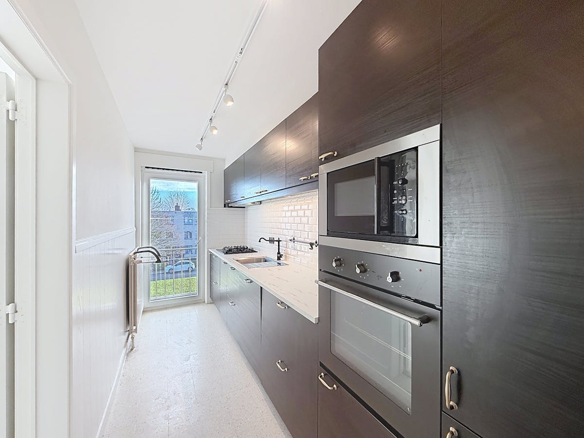 Refreshed apartment for rent in Sint-Kruis - photo 5