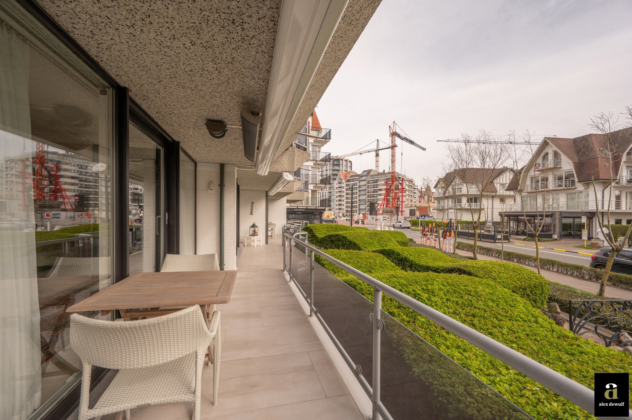 Uniek tuinappartement van 300 m2 aan het Albertplein (Zoute) - foto 4