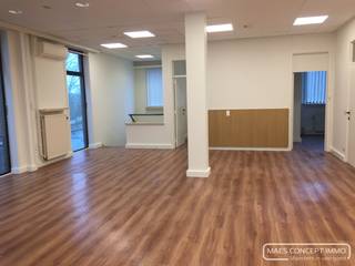 Dit pand biedt tal van mogelijkheden en dat op een zichtlocatie in het centrum van Anzegem!
<h4>Huidige indeling</h4>
<ul>
<li>Inkom met glazen tussendeur</li>
<li>Wachtruimte</li>
<li>grote polyvalente ruimte</li>
<li>2 aparte burelen</li>
<li>2 toiletten</li>
<li>Nieuwe laminaatvloer</li>
<li>Ruime kelder met kitchenette, technische berging en kluis (vorige activiteit van pand was een bank)</li>
<li>Ruim voldoende parking achteraan (6 parkeerplaatsen)</li>
</ul>
<h4> </h4>
<h4>Grote troeven</h4>
<ul>
<li>Op een zichtlocatie langs een drukke invalsweg in centrum Anzegem</li>
<li>Vlak bij scholen, supermarkt en andere commerciële zaken</li>
<li>Op minder dan 10 minuten van Vichte, Waregem en Oudenaarde</li>
<li>Op 5 minuten van de E17</li>
<li>airco, alarm</li>
</ul>
<h4>Huurprijs</h4>
De huurprijs bedraagt € 775/maand en is direct beschikbaar!<br />
<h4>Interesse in deze topper?</h4>
Neem dan snel contact met ons om een afspraak te plannen!