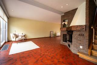 Ontdek deze ruime en energiezuinige woning in Zwijndrecht, perfect voor gezinnen die op zoek zijn naar comfort en functionaliteit. Bij...