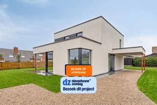<strong><span><span>--- NIEUWBOUWZONDAG - ZO. 25 OKTOBER 2026 ---<br />--- BEZOEK DIT PROJECT - BEZOEKEN ENKEL OP AFSPRAAK ---</span></span></strong><br /><br /><span><span><strong>KANTWERK </strong>is een kleinschalig en uiterst energiezuinig nieuwbouwproject bestaande uit 3 gekoppelde woningen in landelijke stijl en één moderne alleenstaande villa langs de Kantwerkersstraat. </span></span><br /><span><span><strong> <br />Bouwonderneming Canneyt BV </strong>is niet aan zijn proefstuk toe. Door jarenlange ervaring weten deze vakmensen wat de behoeftes zijn van hun klanten. <br /><strong>Comfort, energiezuinigheid, kwaliteit en een afwerking tot in de kleinste details </strong>zijn dan ook de eigenschappen van deze kleinschalige realisatie.<br /><br />Tijdens de ontwerpfase werd veel aandacht geschonken aan enerzijds de <strong>energiezuinigheid</strong> en anderzijds het <strong>wooncomfort </strong>van de bewoners:</span></span>
<ul>
<li><strong><span><span>Praktische indeling;</span></span></strong></li>
<li><strong><span><span>veel lichtinval;</span></span></strong></li>
<li><span><span><strong>vloerverwarming; </strong></span></span></li>
<li><strong><span><span>warmtepomp (lucht/water) met zonnepanelen; </span></span></strong></li>
<li><strong><span><span>vergaande afwerking;</span></span></strong></li>
<li><strong><span><span>hoogwaardige ALU raamprofielen voorzien van screens. </span></span></strong></li>
</ul>
<span><span>Op deze manier is het zowel binnen als buiten aangenaam vertoeven.<br /><br /><strong><u>Indeling van villa:</u></strong> <br />Gelijklvoers: ruime inkomhal met gastentoilet, royaal ingedeelde leefruimte/open keuken van meer dan 60 m² met aansluitend bureauruimte van 8m².<br />Eerste verdieping: 3 slaapkamers (13,45m², 13,45m² en 17,84m²), badkamer uitgerust met ligbad, douche, dubbele lavabo en aansluitende inloopdressing, afzonderlijk toilet en een berging.<br />Exterieur: volledig omheinde tuin, carport aangelegd en afgewerkt met een oprit in grindmatten.<br /><br /><u><strong>Lastenboek:</strong></u><br />Het lastenboek voorziet ruime budgetten voor de verdere afwerking van uw droomwoning. De bouwheer heeft hierin kosten nog moeite gespaard om u verder te begeleiden in samenwerking met de betere leveranciers in de regio. Wij geven u graag wat meer uitleg bij een gesprek op kantoor of tijdens een bezoek aan de werf. <br /><br /><u><strong>Villa:</strong></u> Gerealiseerd op een ruim perceel van <strong>796 m²</strong><strong> </strong>en met maar liefst <strong>201 m</strong><sup><strong>2</strong> </sup>aan bewoonbare oppervlakte. <br /><br /><strong><u>Wat maakt KANTWERK uniek:</u></strong></span></span>
<ul>
<li><span><span>Energiezuinig project (<strong>warmtepomp (l/w), zonnepanelen per woning</strong>,…);</span></span></li>
<li><span><span><strong>kleinschalig project</strong>;</span></span></li>
<li><span><span><strong>rustige ligging</strong>;</span></span></li>
<li><span><span>kwalitatieve architectuur en materiaalkeuze;</span></span></li>
<li><span><span>tot in de puntjes afgewerkt, geen bijkomende kosten meer voor de koper;</span></span></li>
<li><span><span>...</span></span></li>
</ul>
<span><span><strong>OPMERKING:</strong> Deze realisatie is tot in de details afgewerkt. De carport is tevens vergund en geplaatst. De oprit en parkeerplaatsen zijn voorzien van grindmatten. Paadjes en terrassen werden reeds aangelegd in natuursteen en de tuin werd omheind. Kortom: U heeft als koper een minimum aan kosten voor verdere afwerking. </span></span><br /><br /><span><span><em>De oplevering van dit nieuwbouwproject is voorzien bij akte.<br />De afwerkingen voor tuin en terras zitten niet inbegrepen in bovenstaande prijszetting (Meer info omtrent oplevering en uitgewerkte detailprijs per woning te verkrijgen bij de makelaar). </em></span></span><br /><br /><span><span><strong>Bent u op zoek naar een unieke nieuwbouwwoning in landelijke stijl of een moderne alleenstaande villa? Plan dan snel uw afspraak! Contacteer ons op het nummer 051 50 11 51 of via diksmuide@diksimmo.be.</strong></span></span>
