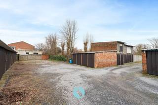 Deze 6 garages maken deel uit van een kleinschalig gebouw gelegen in de Oogststraat 30-38 in Wondelgem.De oppervlaktes variëren van 12m² tot...