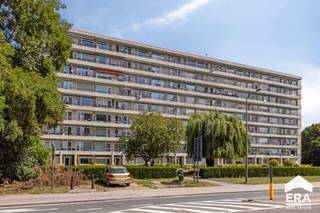 Ontdek dit royale appartement van maar liefst 45 m² leefruimte, gelegen op de 8ste verdieping en omgeven door een indrukwekkend panoramisch...