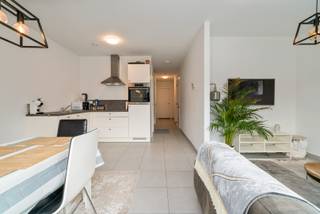 Dit moderne gelijkvloerse instapklare appartement (bouwjaar 2020 - APP. 0.03 / BUS 0001) is gelegen in hartje Lokeren.Hierbij de grote troeven:🌳...