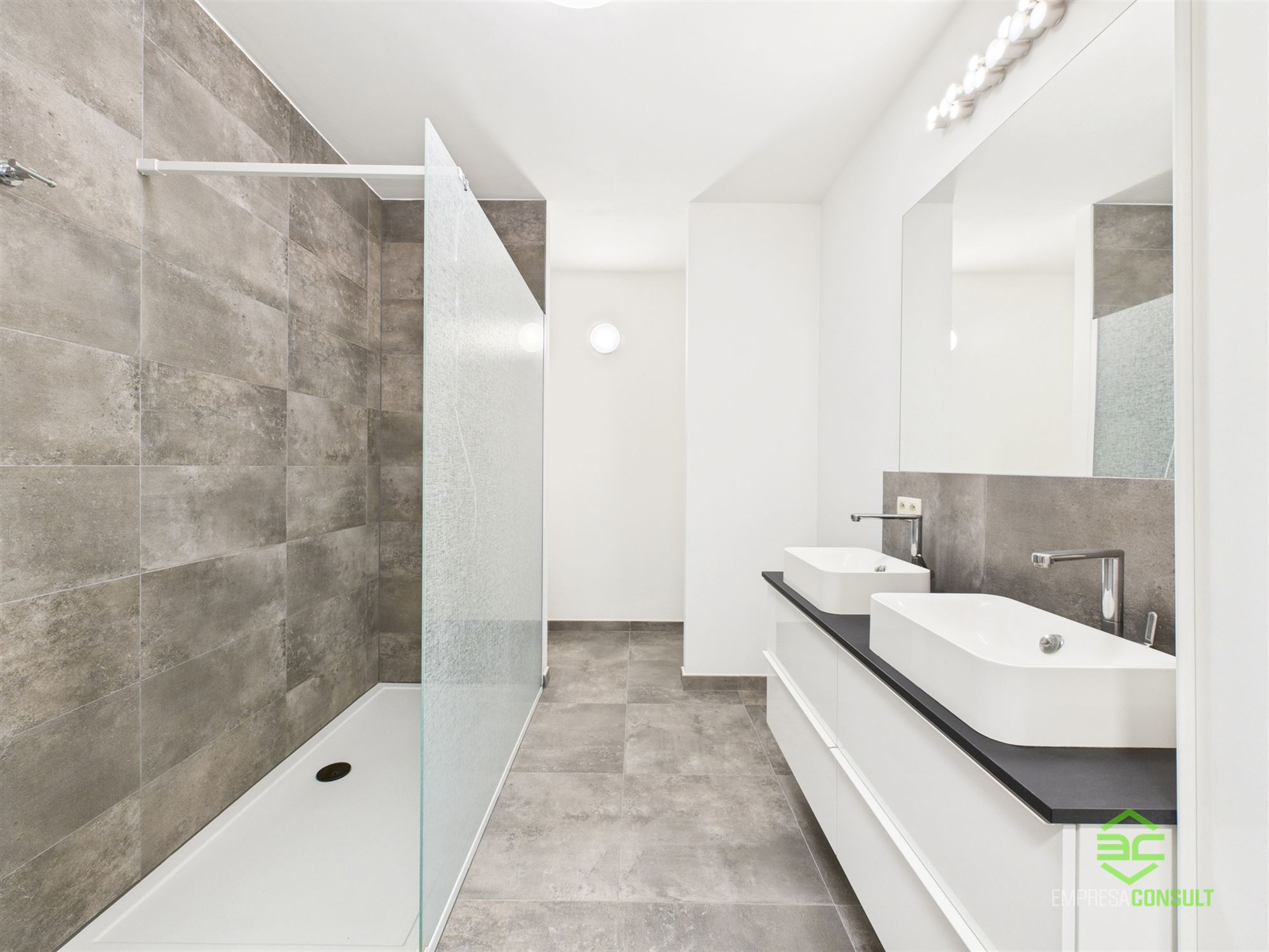 Instapklare gezinswoning met 3 slpk op 1km van het centrum! - foto 5