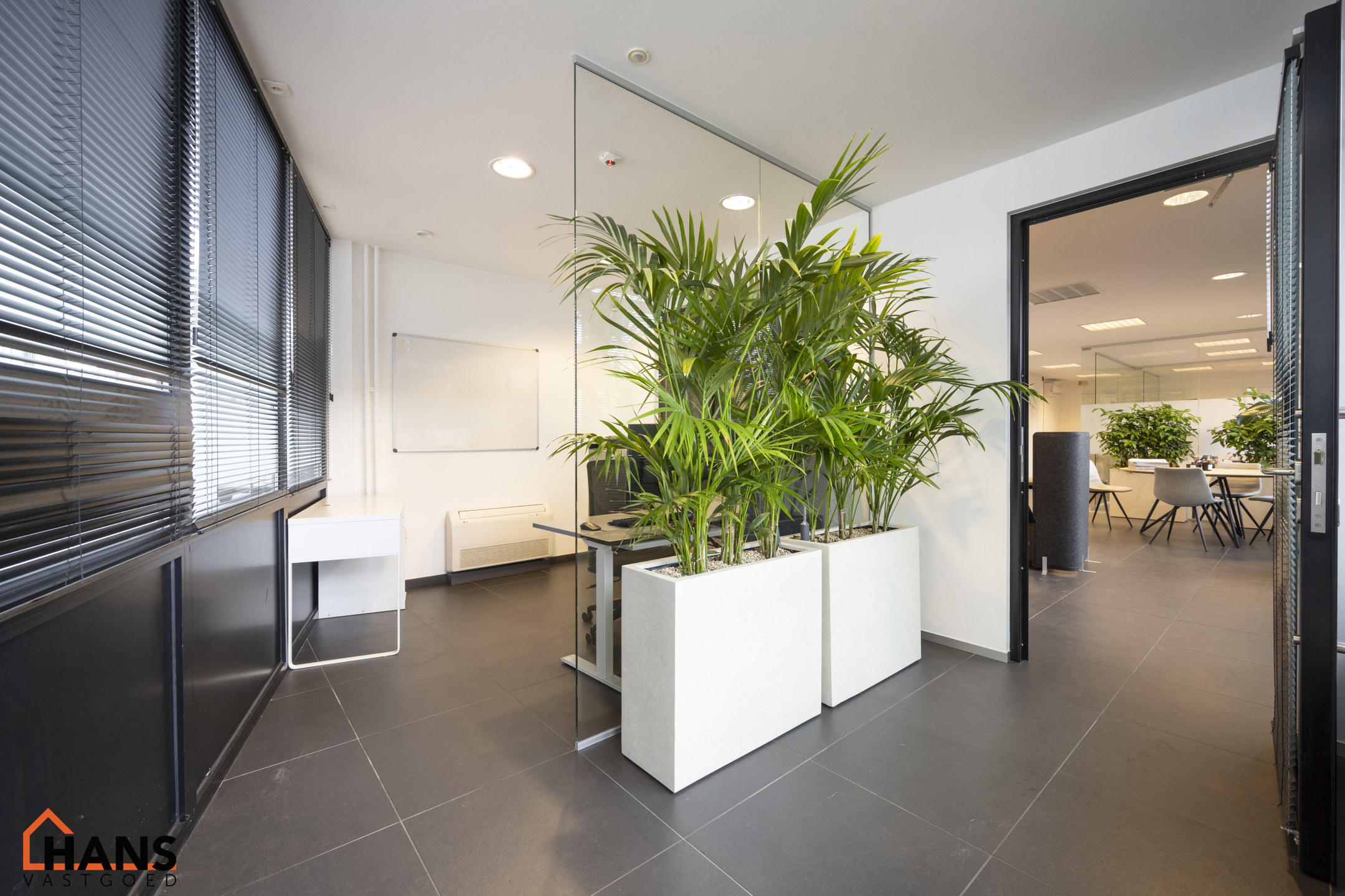 Ruim en praktisch ingedeeld kantoor met diverse mogelijkheden - foto 2