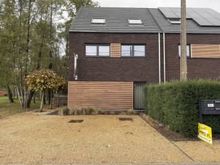 Dit volledig gemeubileerde gelijkvloers appartement biedt de perfecte woonoplossing voor expats en zakelijke professionals die op zoek zijn...