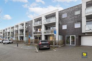 Instapklaar Gelijkvloers Appartement met 2 Slaapkamers, 2 Terrassen en Ondergrondse Autostaanplaats ( € 25.000) in het centrum van AartselaarDit...