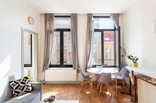 Twee charmante één-slaapkamerappartementen te koop in prachtige herenwoning – Centrum Antwerpen – €185.000/stukIn het hart van Antwerpen, in een...