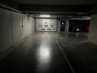Ondergrondse staanplaats te koop in residentie Hof Ten Dries niveau -1.