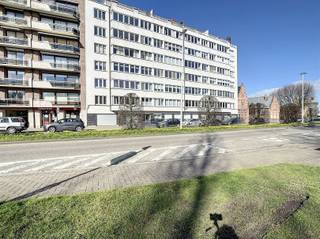 Ruim instapklaar appartement met zicht op stadsparkDit volledig gerenoveerde appartement op de eerste verdieping geniet van een ideale ligging in het...