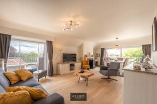 Dit centraal gelegen appartement vinden we terug in residentie ‘Canada’. Dit op wandelafstand van de Brugse binnenstad en nabij de buffelbrug.We...