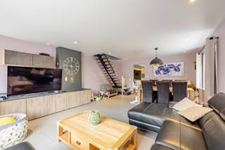 Indeling &amp; afwerkingBij het betreden van de woning valt meteen de open en lichtrijke leefruimte op, die naadloos overgaat in een moderne,...