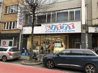 UITSTEKENDE COMMERCIËLE RUIMTE MET WOONGEDEELTE IN BORGERHOUT Deze zeer interessante handelspand in het hart van Borgerhout biedt een unieke...