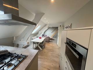 Gemeubelde duplex te huur over station van MechelenDuplex met mooie ruime keuken, eetkamer en salon.Met apparte berging voorzien van wasmachine en...