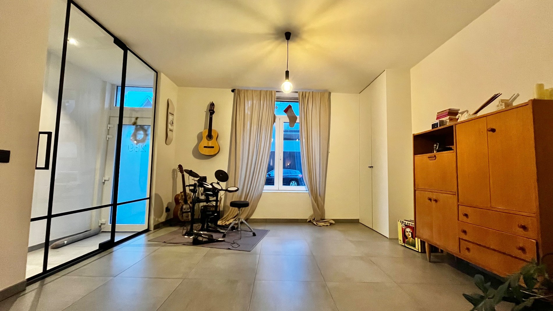 Welkom in deze ruime, vernieuwde BEN-woning met mogelijk 4 ruime slaapkamers, uitweg en zonnepanelen! - foto 4