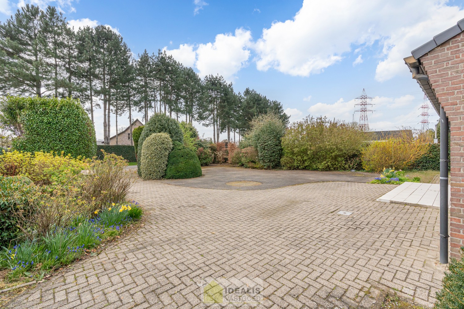 IDEALIS VASTGOED – VERZORGDE GEZINSWONING MET 2 SLAAPKAMERS (MOGELIJKHEID TOT MEER) OP AANGENAAM PERCEEL VAN 11A 28CA - foto 4
