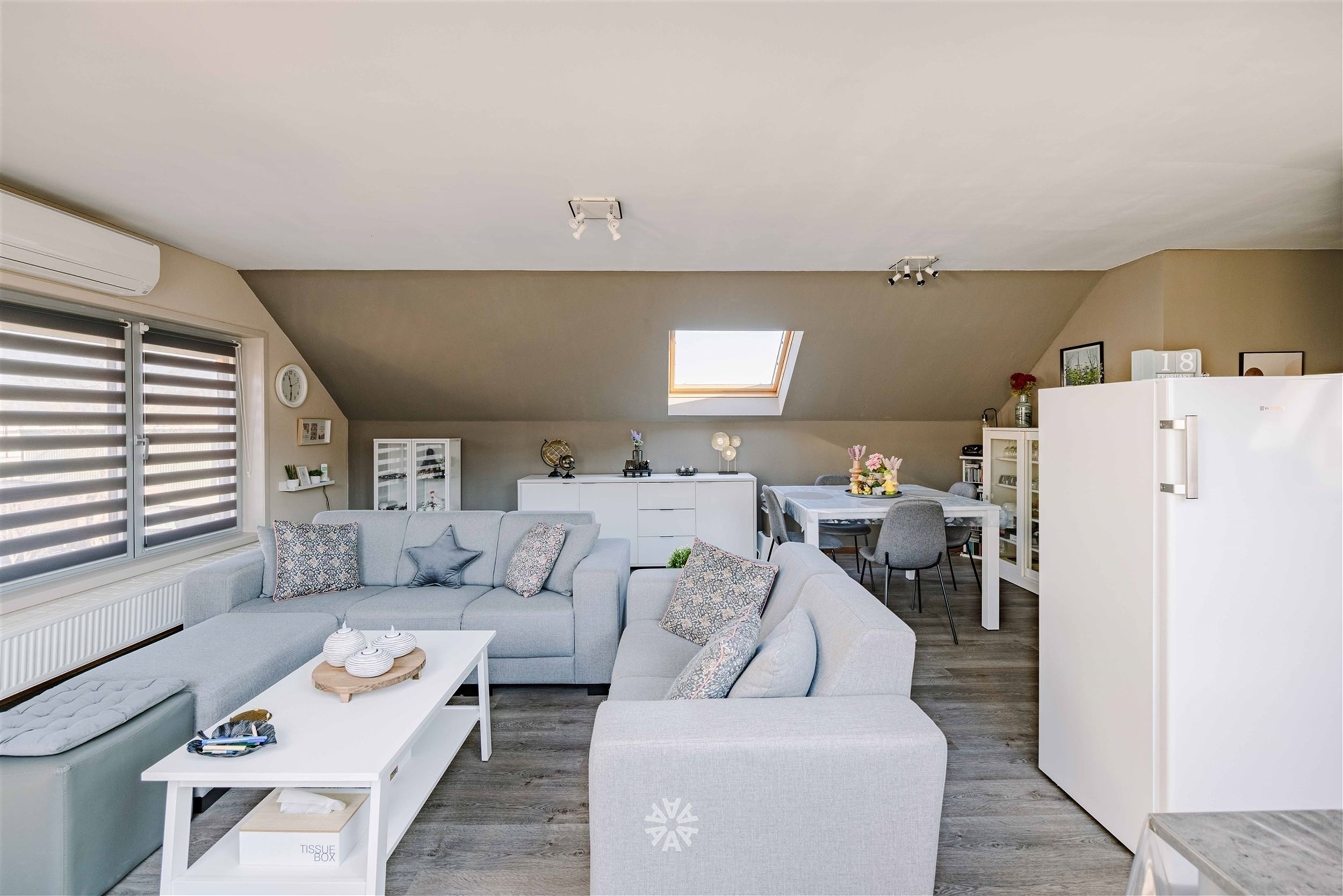 Lichtrijk dakappartement met 2 slaapkamers in Deinze - foto 3