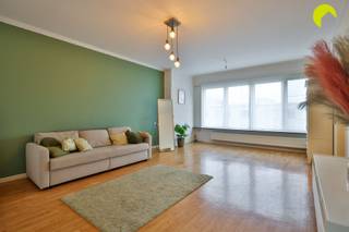 <p><span> The highly sought-after Oosterveld district is located at the junction of the municipalities of Wilrijk, Edegem, Berchem, and Mortsel. Shops, schools, and all forms of public transport (bus, tram, train) are within walking distance of this residential district. The municipal park Fort V and Middelheim domain with its famous museum are also nearby. Excellent connections to AntwerpBrussels via the E19 and A12, and to HasseltGhent via the Ring.</span></p><p><span>The small-scale building with three apartments is well maintained by the co-owners. There are only very limited monthly costs! The block insurance, water consumption (per resident), and lighting of the common areas are paid for by one of the co-owners.</span></p><p><span>The roof of the building is not yet insulated, but the co-owners have recently requested quotes (these are available on request). After insulation, the EPC will immediately go to a B label (simulation certificate available based on the quote).</span></p><p><span>The heating runs on an economical condensing boiler! The electricity only needs a few minor adjustments.</span></p><p><span> </span></p><p><span>Layout:</span></p><p><span>We enter the apartment on the second floor via the central entrance hall with a handy cloakroom and separate toilet. </span></p><p><span>At the front, we see the bright living room with adjoining kitchen, equipped with a hob, oven, extractor hood, and double sink. </span></p><p><span>Centrally located is the bathroom with bathtub and washbasin. </span></p><p><span>At the rear are two bedrooms, the smaller of which (9 m²) gives access to the terrace.</span></p><p><span>Behind the larger bedroom (14 m²) is a third room of 11 m² that could serve perfectly as an office, dressing room, playroom, etc.</span></p><p><span>Between the hall and the largest bedroom, there is a third walk-through room that could serve as a dressing room, office, or guest room.</span></p><p><span>Finally, there is the option to purchase a garage box across the street for 25,000 (not mandatory).</span></p><p><span> </span></p><p><span>In summary:</span></p><p><span>- Spacious apartment with 2 to 3 bedrooms and lots of natural light</span></p><p><span>- Small building with minimal communal costs and a live-in caretaker</span></p><p><span>- Prime location in the Oosterveld district</span></p><p><span> </span></p><p><span>EPC: 411 kWh/m²year - E-label  (Renovation obligation applies)</span></p><p><span>Waterinfo: G-score A  -  P-score A</span></p><p><span> </span></p><p><span>For an on-site visit, please contact us at 03 449 42 41 or email us at hallo@habicom.be</span></p><p><span>Would you like to know the value of your home? Feel free to contact </span><span><span>www.watismijnhuiswaard.be</span></span></p>