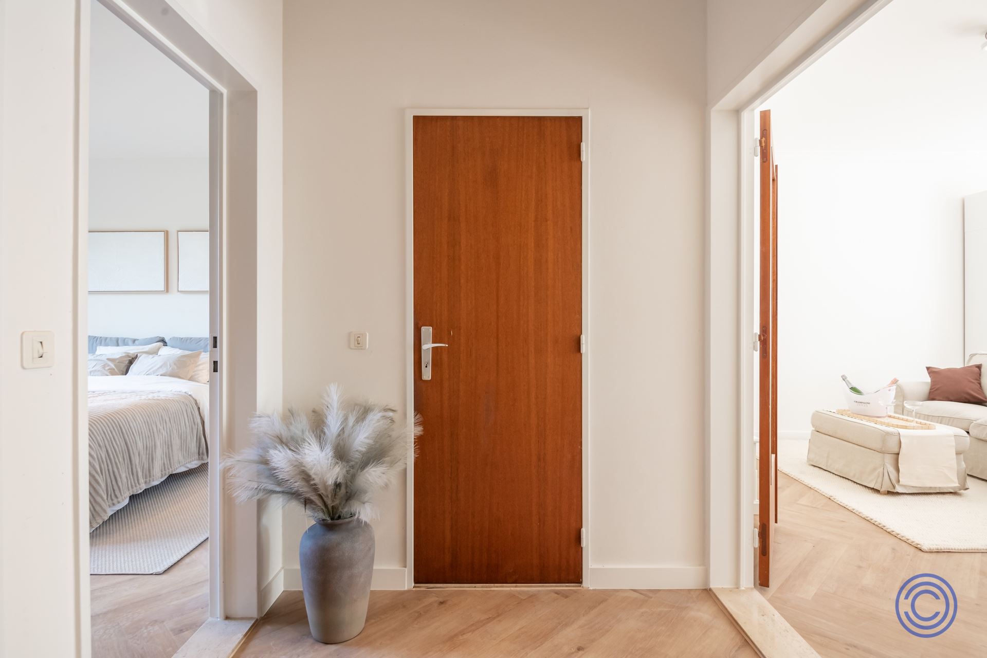 Volledig gerenoveerd 2-slpk appartement met gezellige tuin! - foto 5
