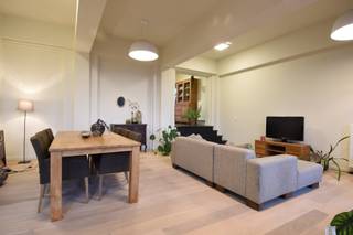 INDIEN U EEN BEZOEK WENST IN TE PLANNEN GELIEVE EEN BEZOEK AAN TE VRAGEN VIA WWW.HILLEWAERE.BE VIA DE RODE KNOP.Deze loft is gelegen op de 6de...