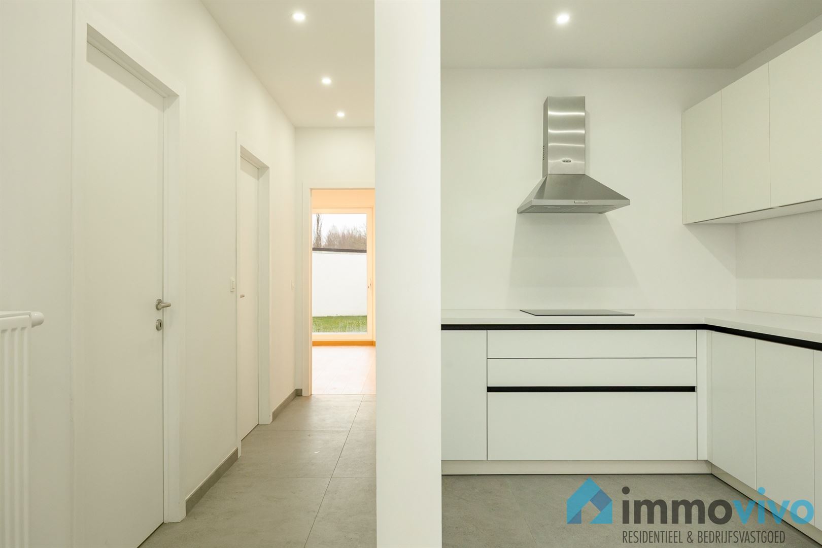 Gerenoveerd gelijkvloers met 2 slaap- en badkamers, terras en tuin - foto 5