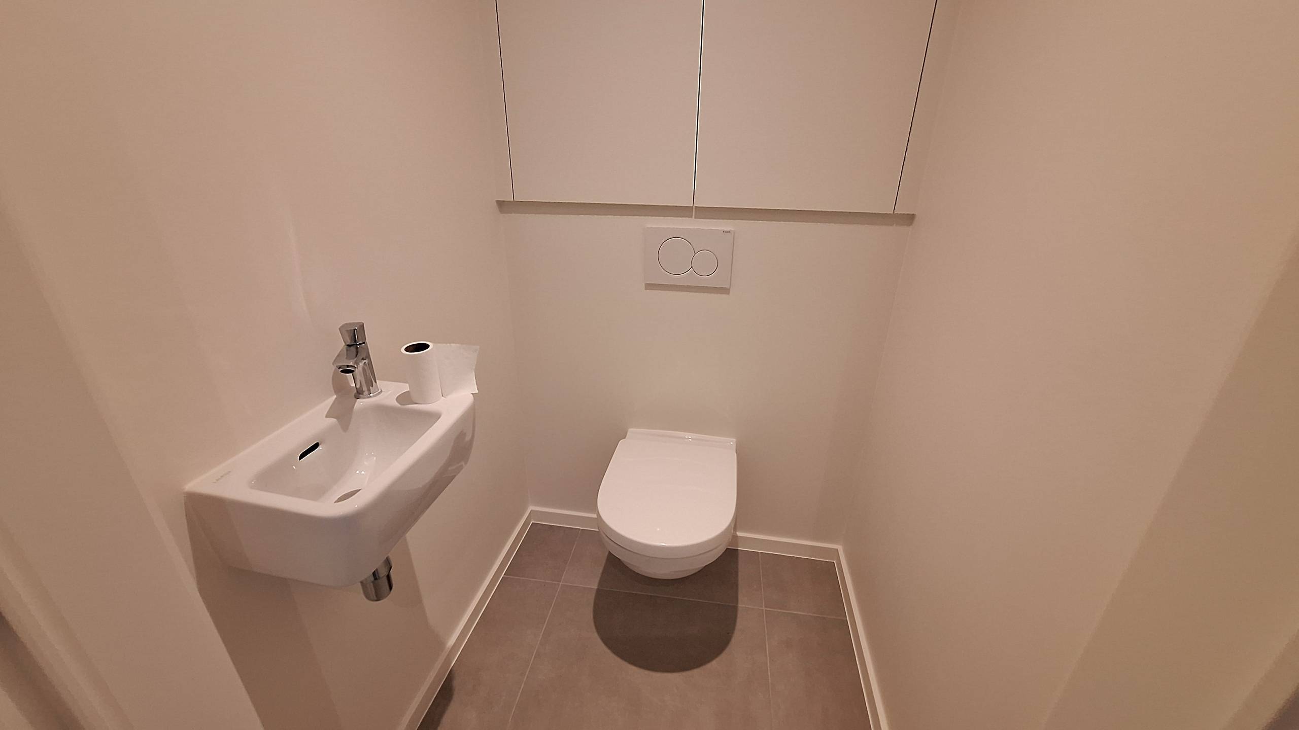 Woning met 3 slaapkamers, ruime garage en koer in hartje Poperinge. - foto 4