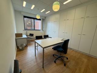 Te Huur: Kantoorgebouw op Uitstekende LocatieBent u op zoek naar een professioneel en instapklaar kantoorgebouw voor uw onderneming? Dit ruime en...